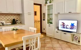 EXCLUSIVE USE- USO ESCLUSIVO - La Maison de Gioel - ENTIRE HOUSE - INTERA CASA - WITH KITCHENETTE - CON CUCININO - WITH WASHING MACHINE - CON LAVATRICE - FREE PUBLIC PARKING IN FRONT OF THE HOUSE - PARCHEGGIO PUBBLICO GRATUITO DIFRONTE ALLA CASA