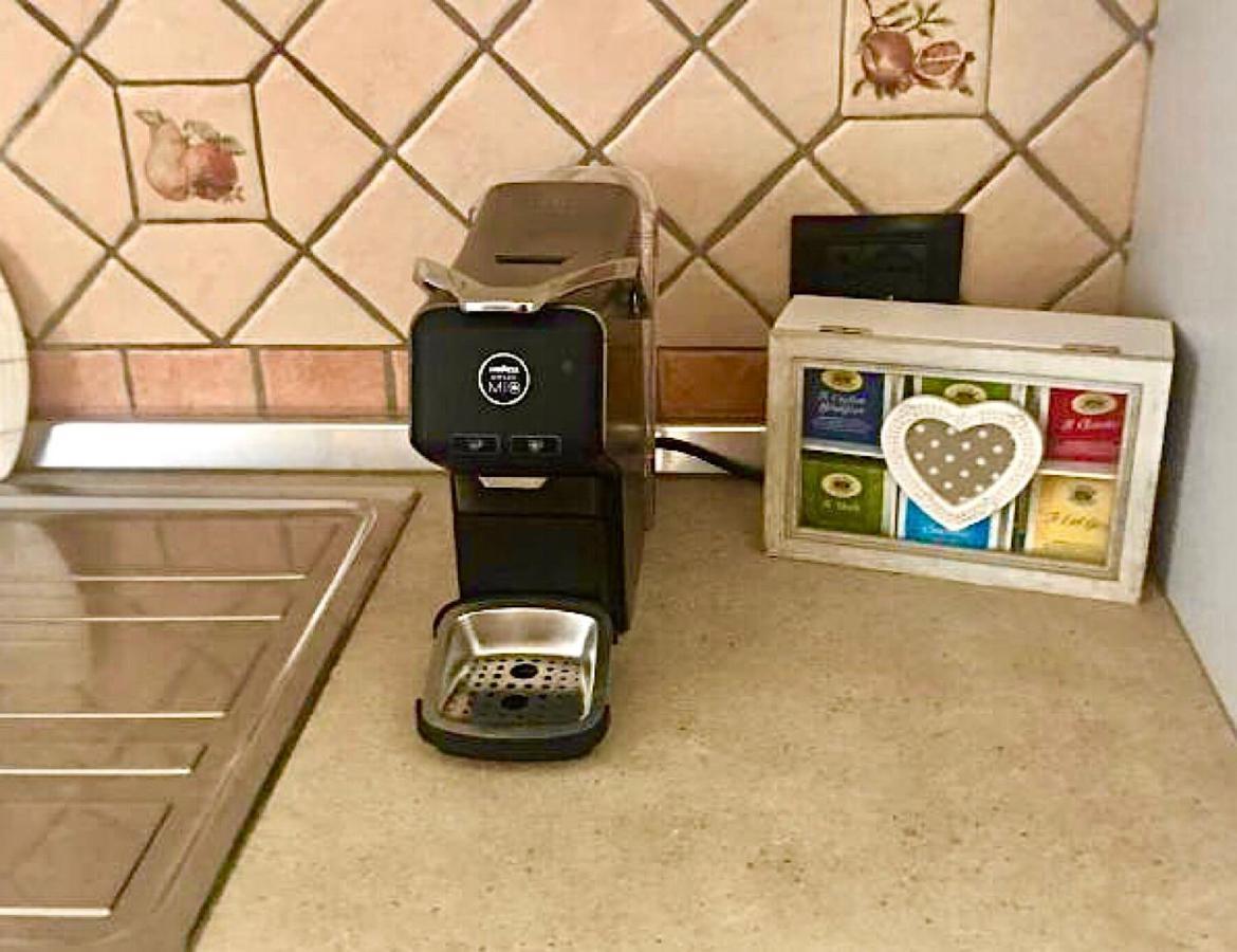 EXCLUSIVE USE- USO ESCLUSIVO - La Maison de Gioel - ENTIRE HOUSE - INTERA CASA - WITH KITCHENETTE - CON CUCININO - WITH WASHING MACHINE - CON LAVATRICE - FREE PUBLIC PARKING IN FRONT OF THE HOUSE - PARCHEGGIO PUBBLICO GRATUITO DIFRONTE ALLA CASA Olbia Esterno foto